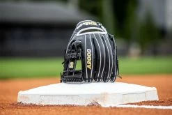 2023 Wilson A2000 1786 Spin Control 11.5" Infield Baseball Glove: WBW100985115 15 2023 Wilson A2000 1786 Spin Control 11.5" Infield Baseball Glove: WBW100985115 -Outlet Fielding Gloves Store WBW100985115Lifestlye2